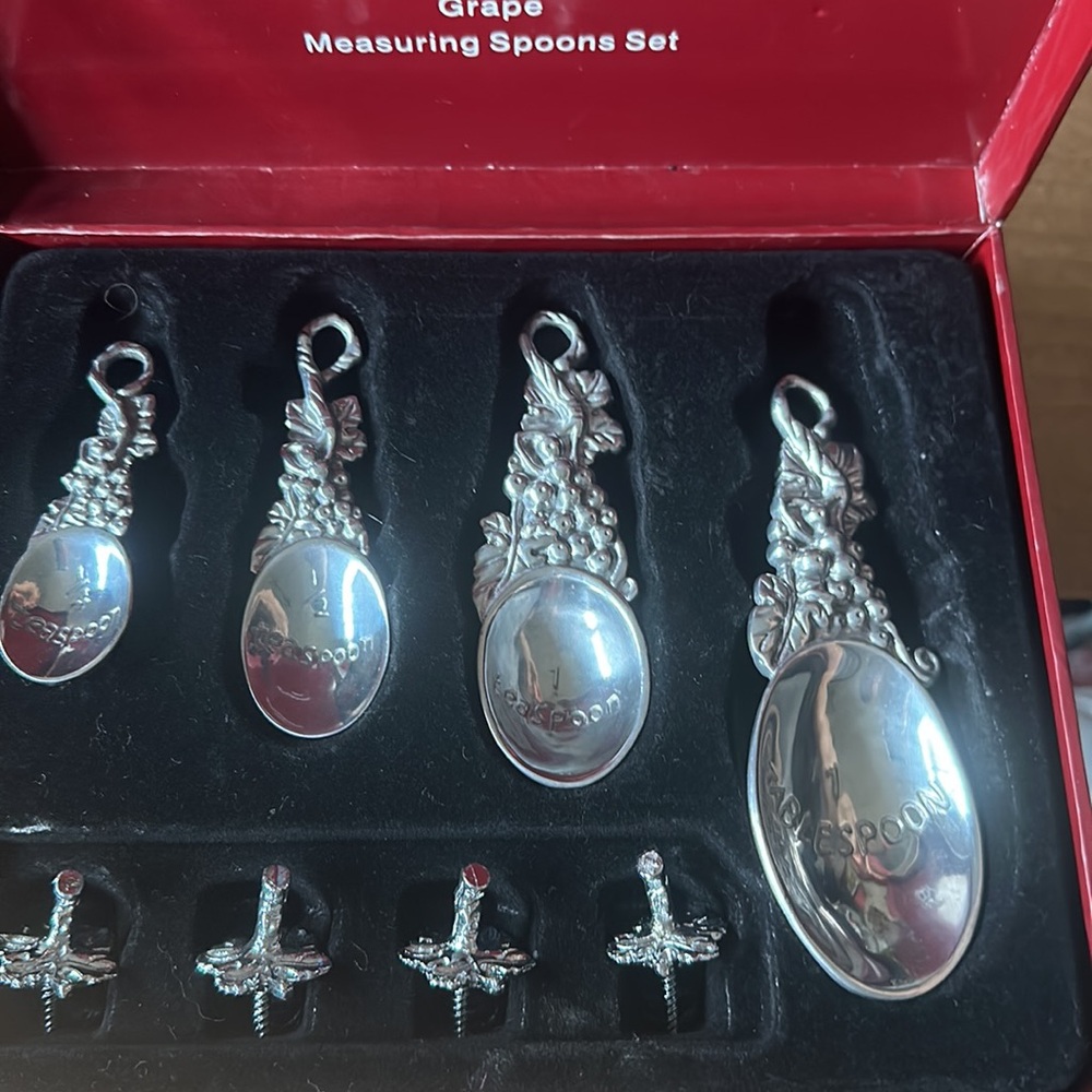 This Arthur Court Kitchen Grape Measuring Set - Picture 2 of 2